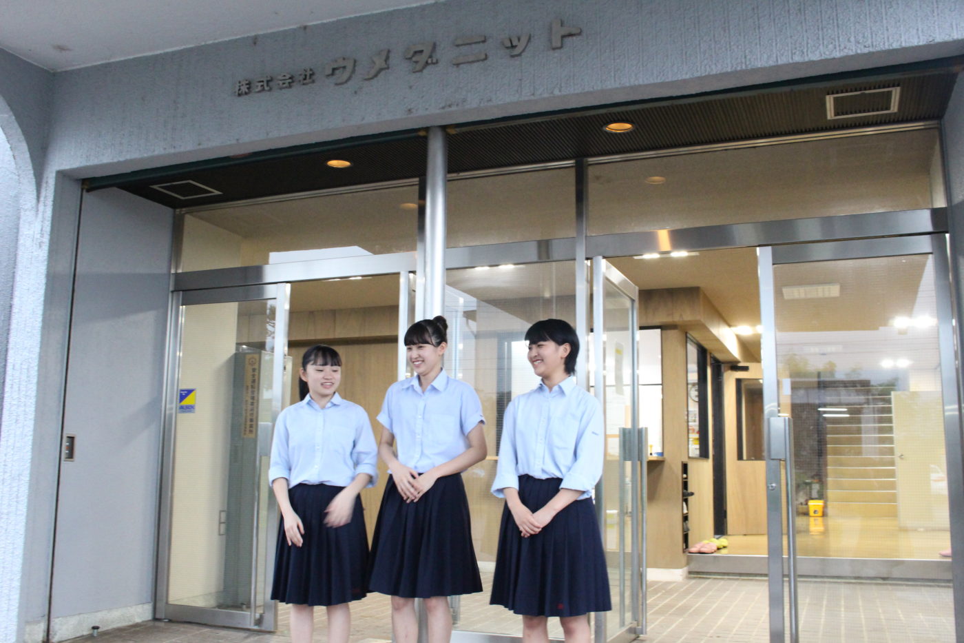 五泉高校生とニット工場で撮影