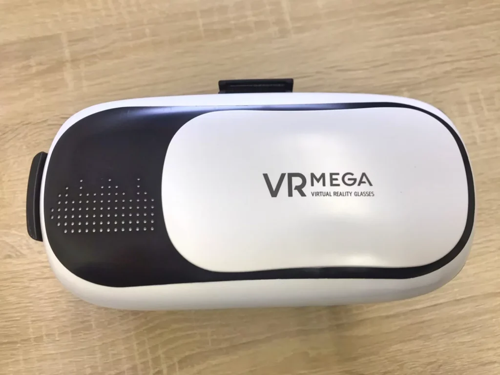 ダイソー 500円VRゴーグル 本体
