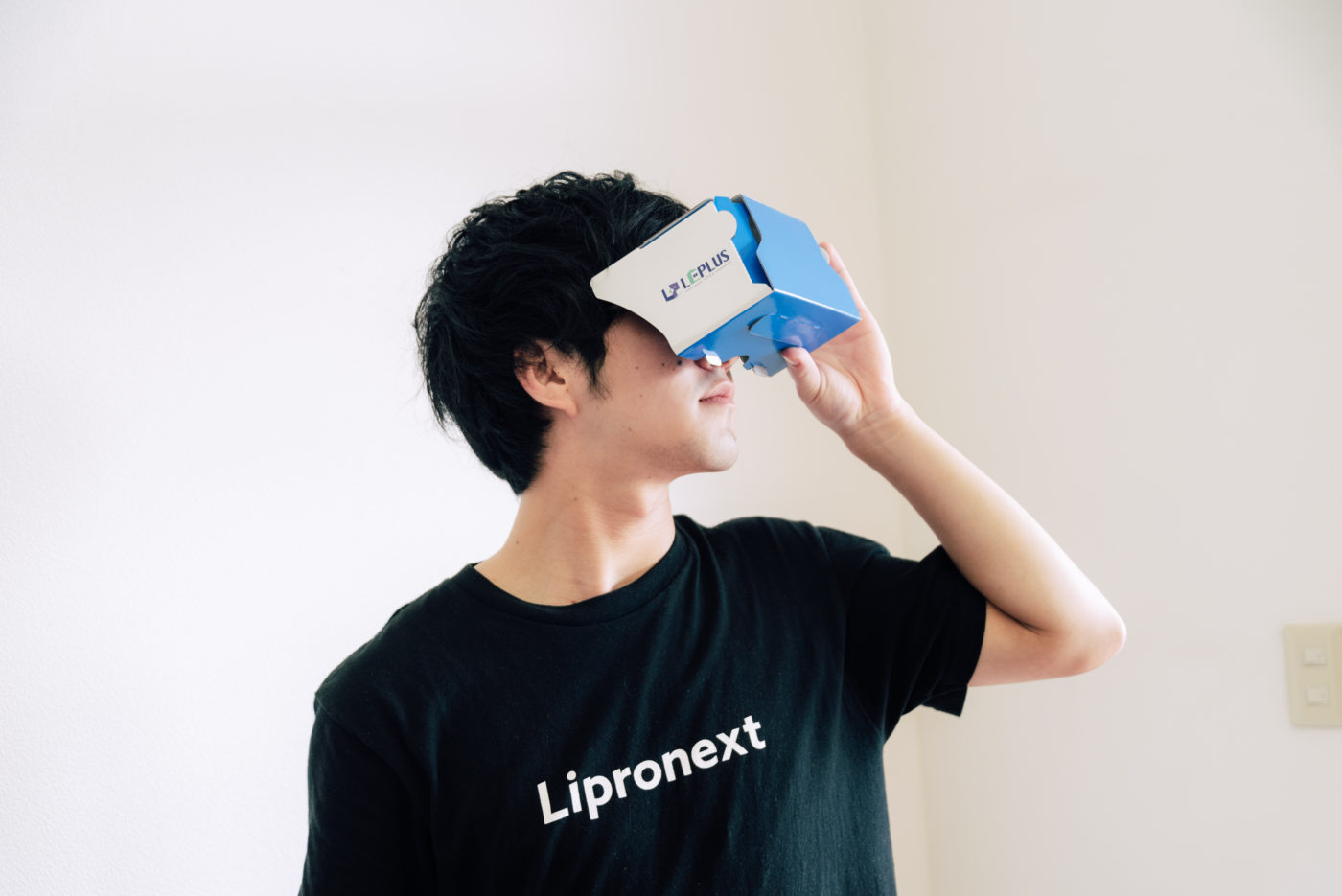 スマホVRゴーグル着用画像